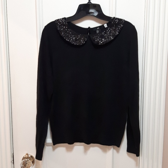 Knit sweater with sparkly sequins collar
